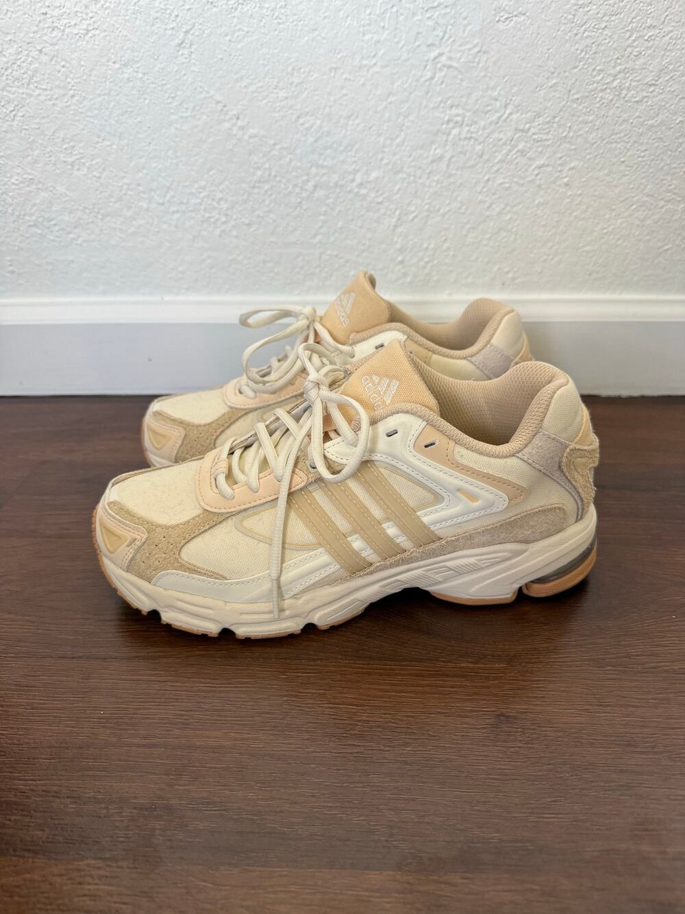 Adidas Response CL Sneakers Women’s Sz 8 White Sand Casual Athleisure Chunky